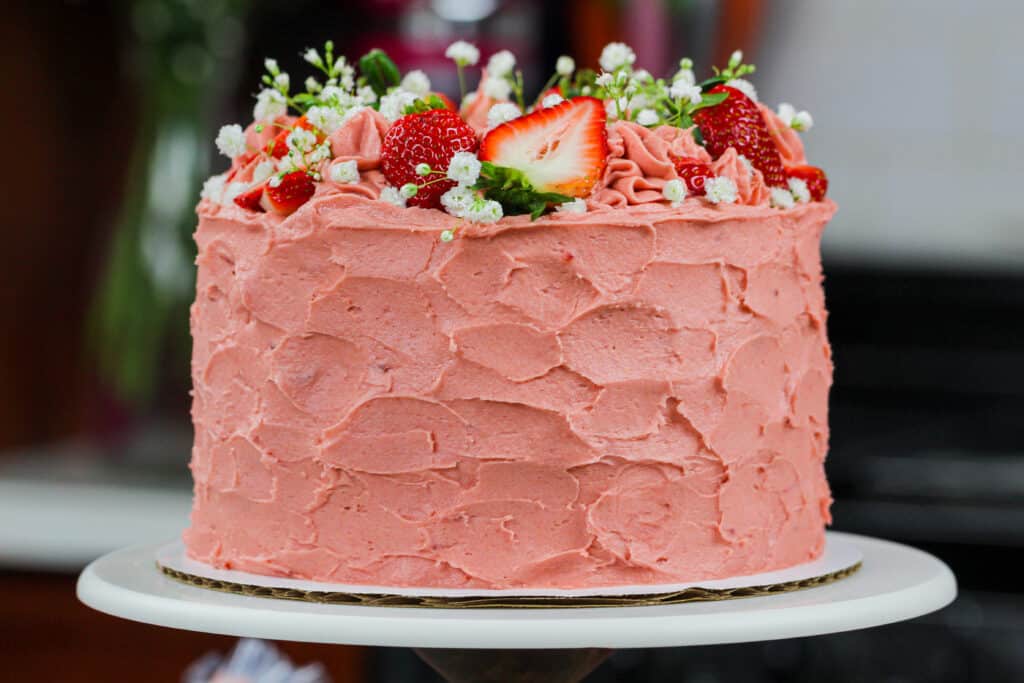 strawberry cake with vanilla buttercream frosting