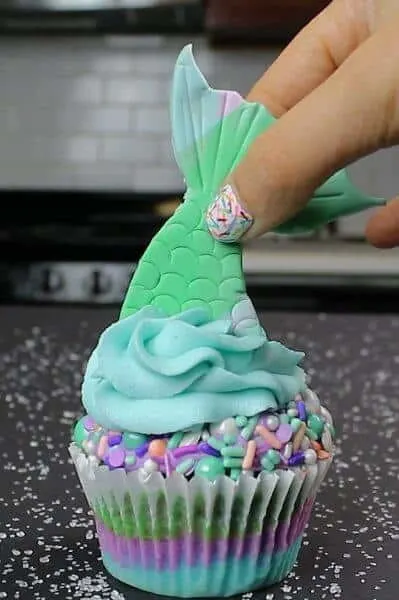 Adding a fondant mermaid tail to my mermaid cupcakes