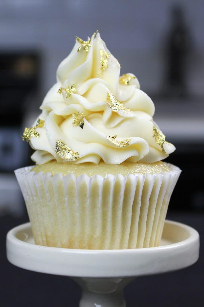Vanilla Cupcake Recipe with Oil: Easy, One Bowl Recipe