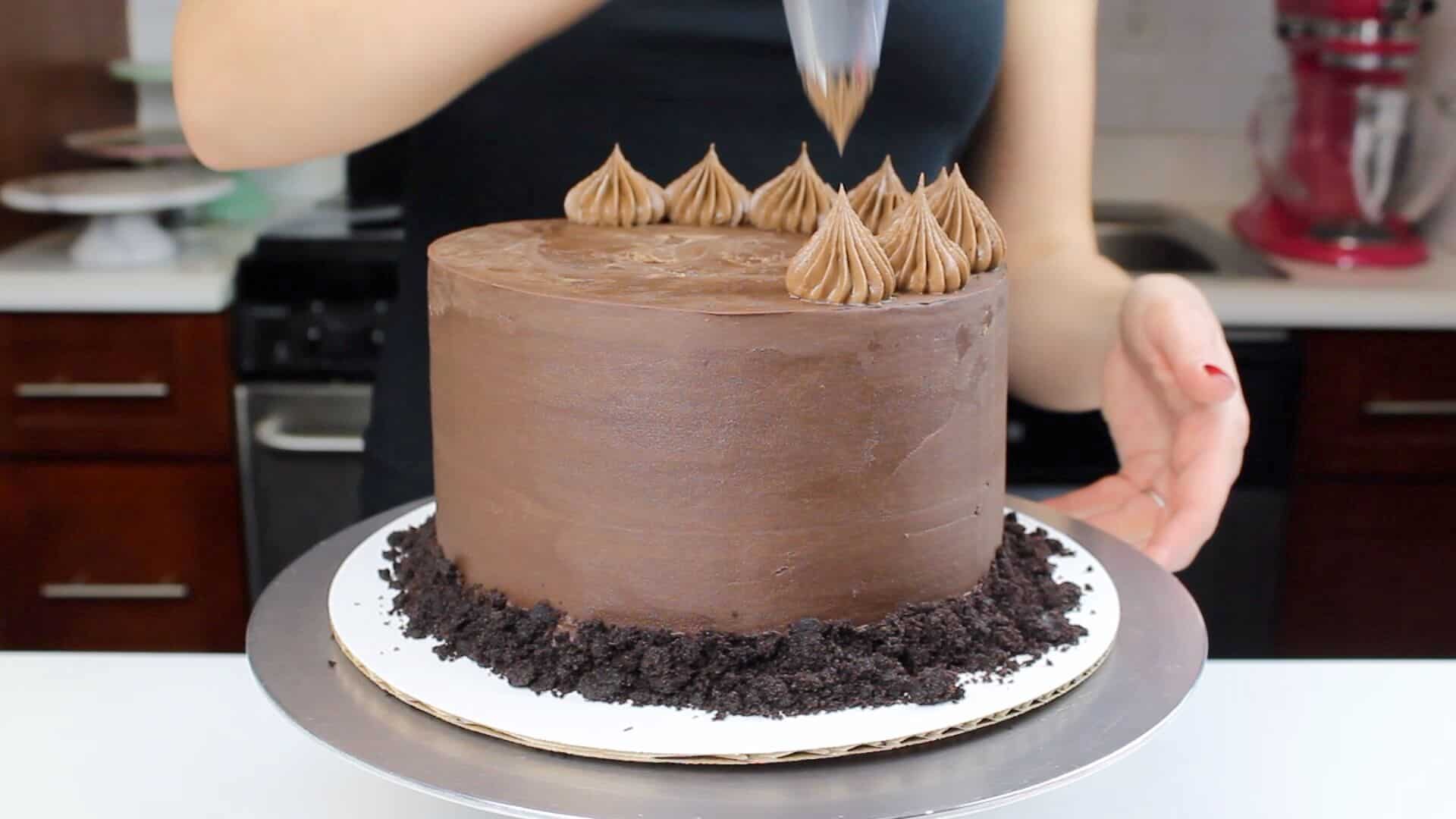 blackout piping frosting on top