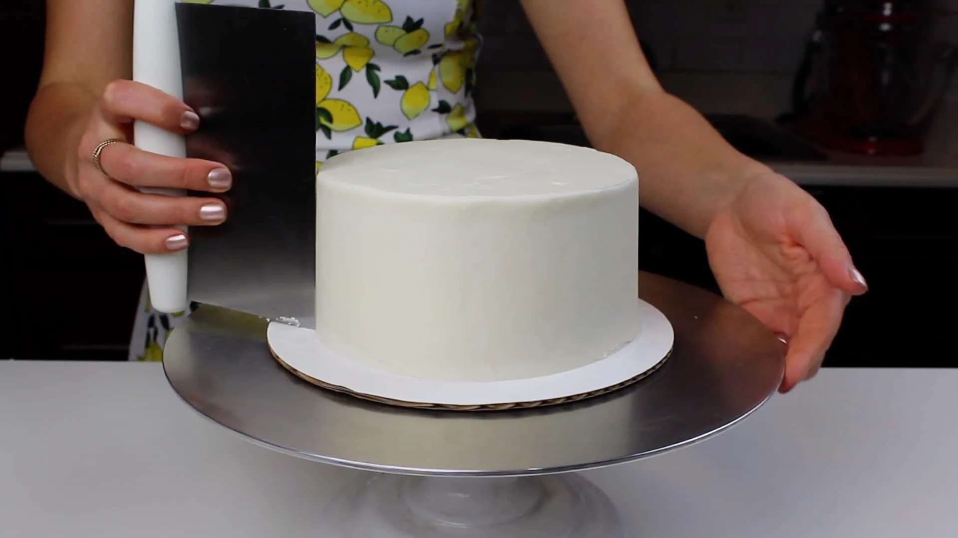 smoothing lemon cake