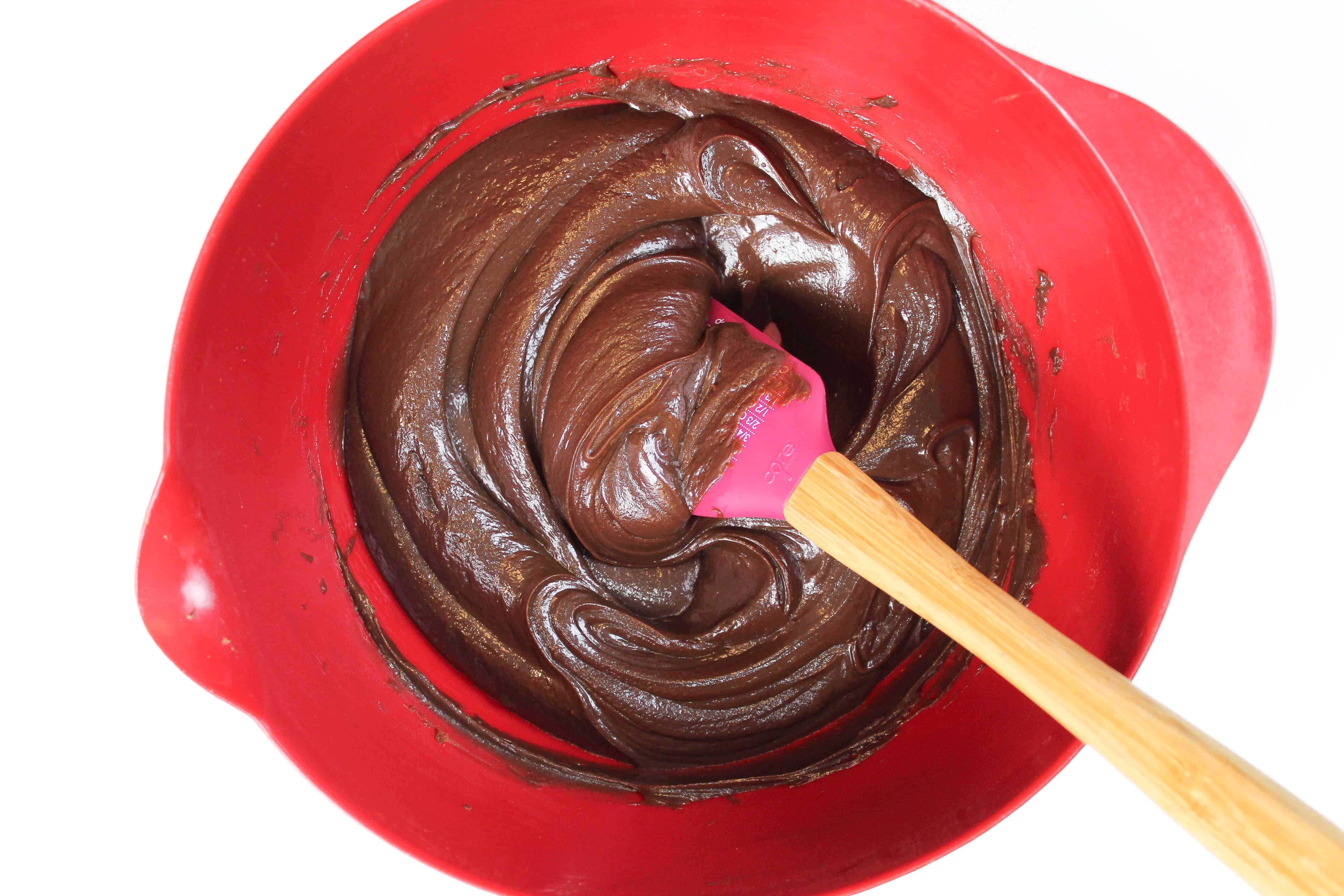 chocolate-ganache-frosting-chelsweets