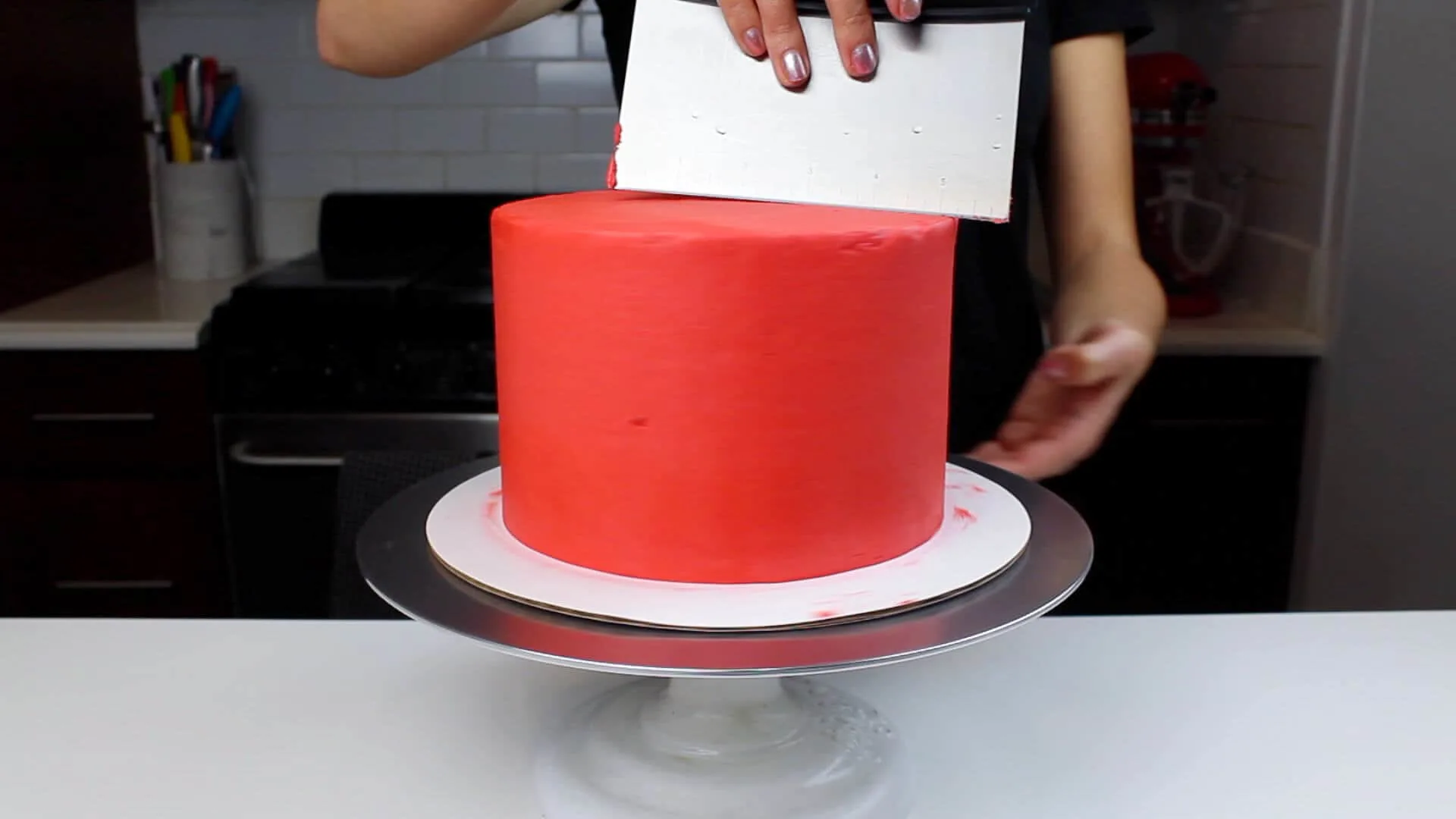 smoothign red frosting sweater cake-2