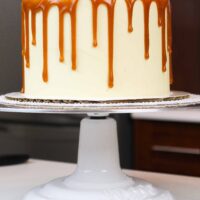 salted caramel cake photo