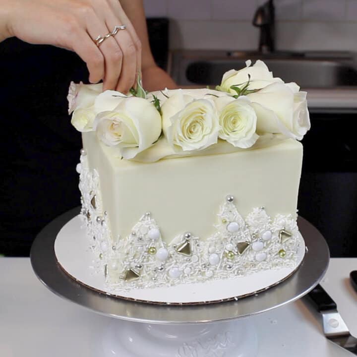 How to Put Fresh Flowers to a Cake Chelsweets