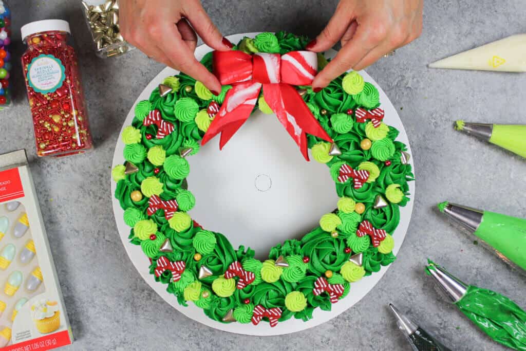 image of adding fondant bow to pull-apart wreath cupcakes