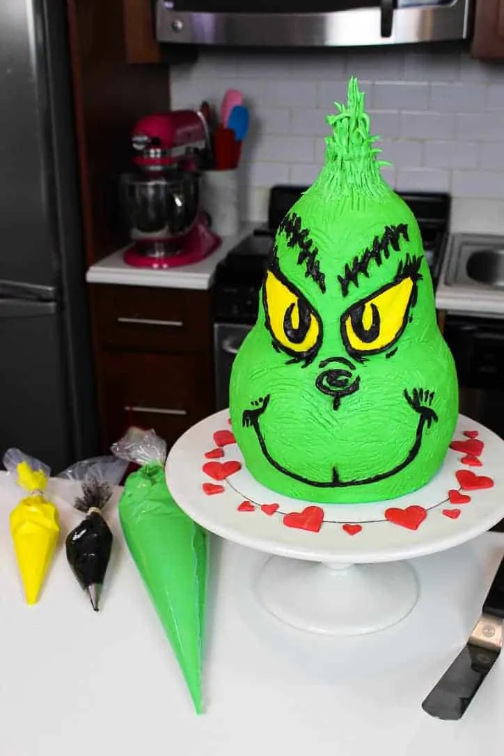 https://chelsweets.com/wp-content/uploads/2019/12/grinch-cake-with-hearts.jpg.webp
