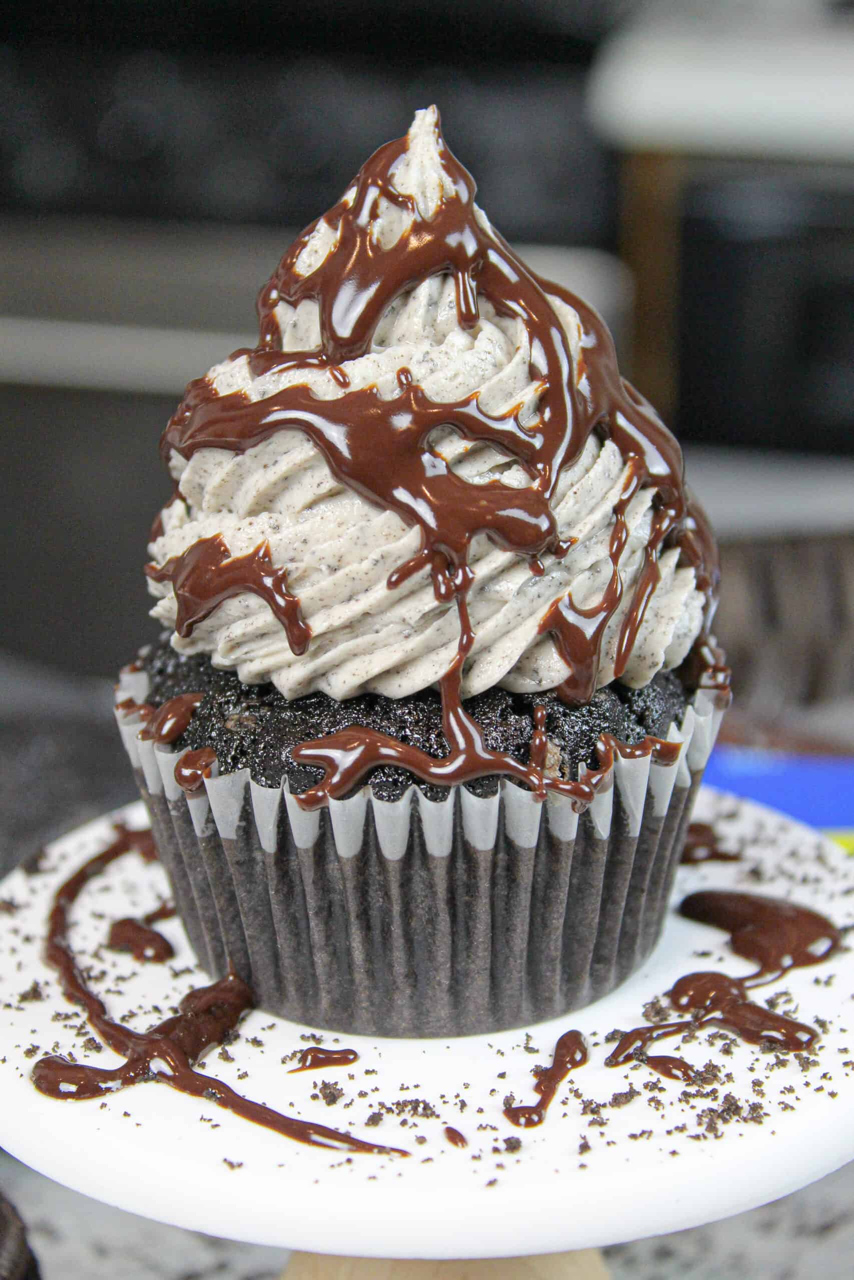 Cookies and Cream Cupcakes + Video | Dessert Now Dinner Later