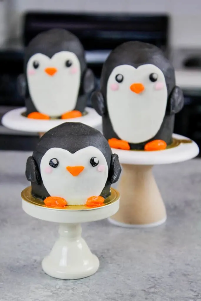 image of cute penguin cupcakes