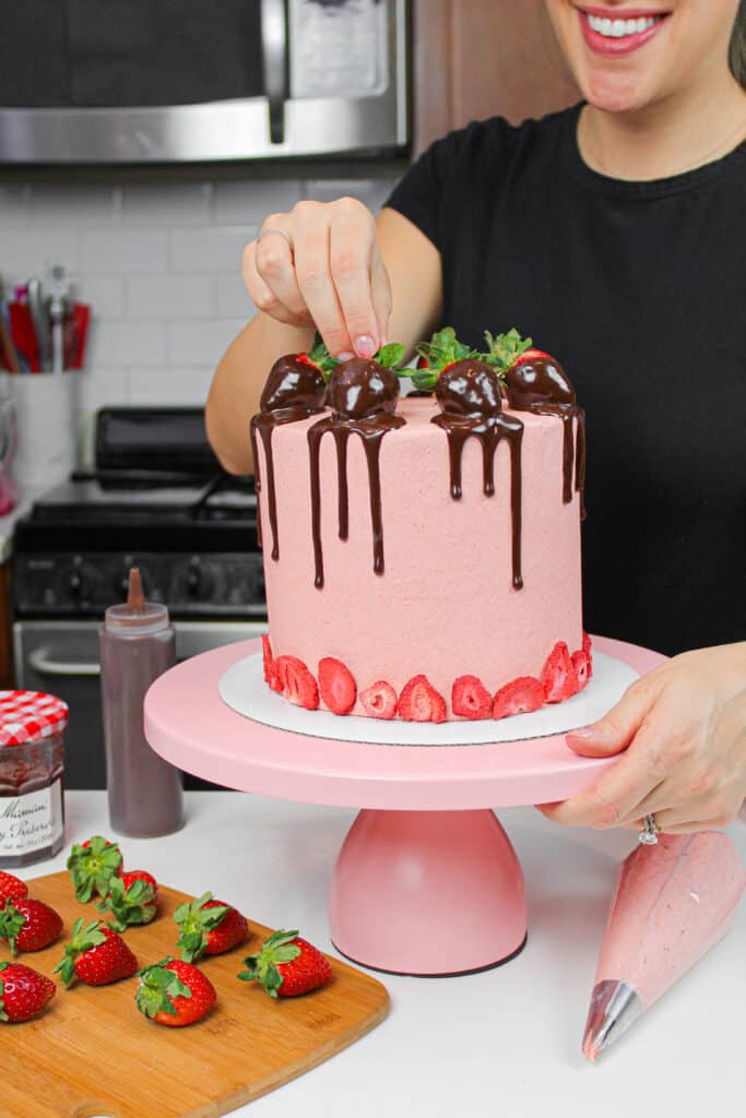 Featured image of post Steps to Make Strawberry Chocolate Drip Cake