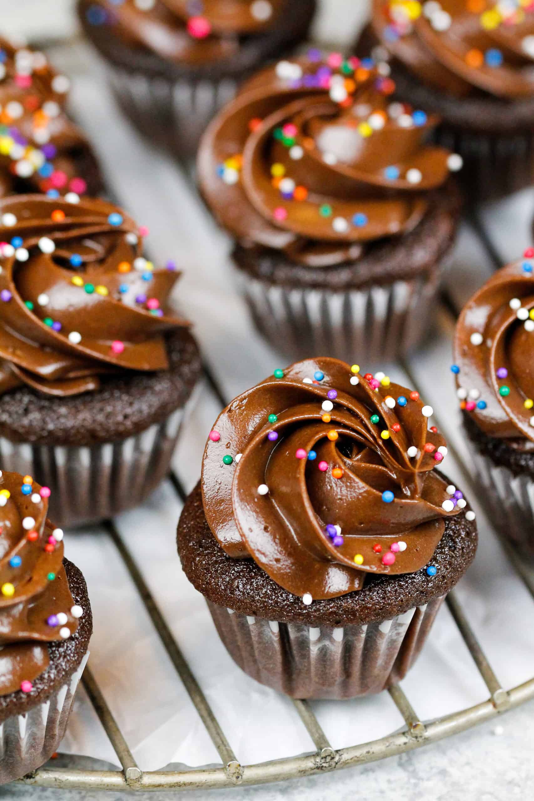 Mini Chocolate Cupcakes - Chelsweets