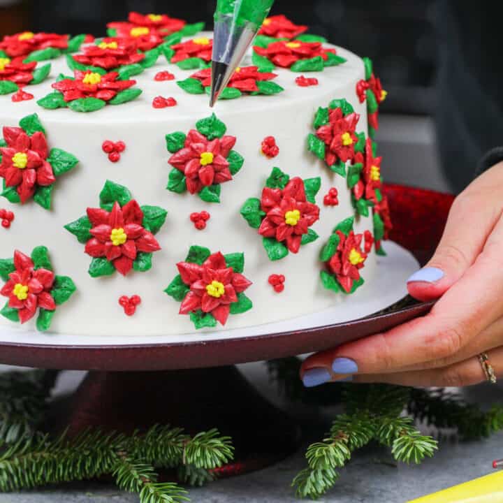 How to Create Spatula Iced Cake Designs | Wilton - YouTube