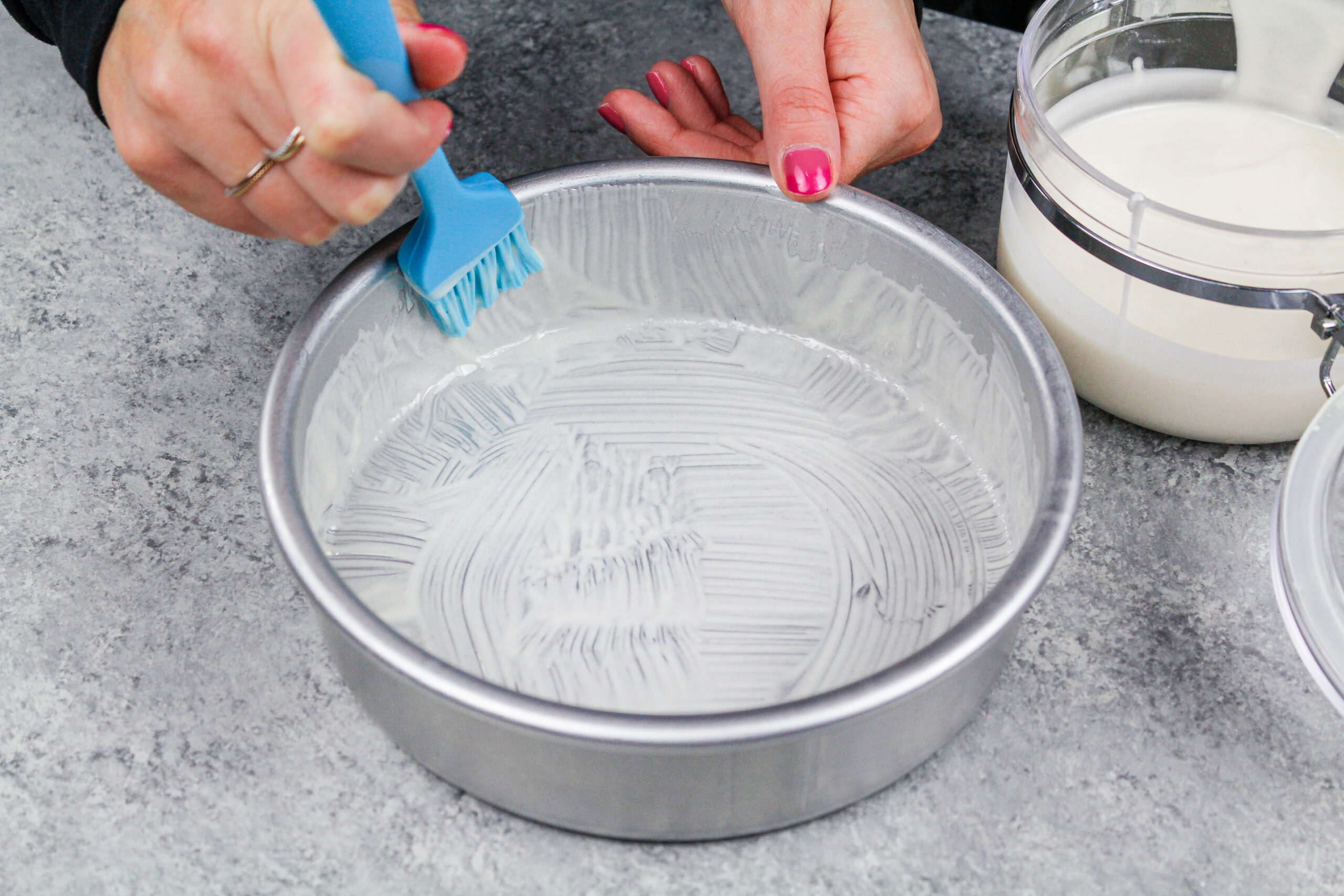 How to grease, flour and line a cake tin to stop it sticking to the sides  of the pan - 9Kitchen
