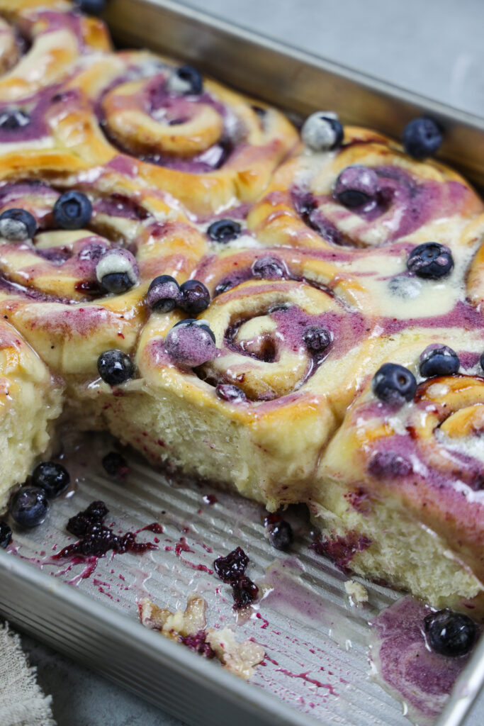 Blueberry Cinnamon Rolls Soft Fluffy And So Delicious Chelsweets 7040