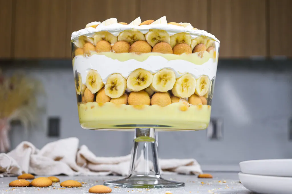 image of a beautiful, layered banana pudding trifle