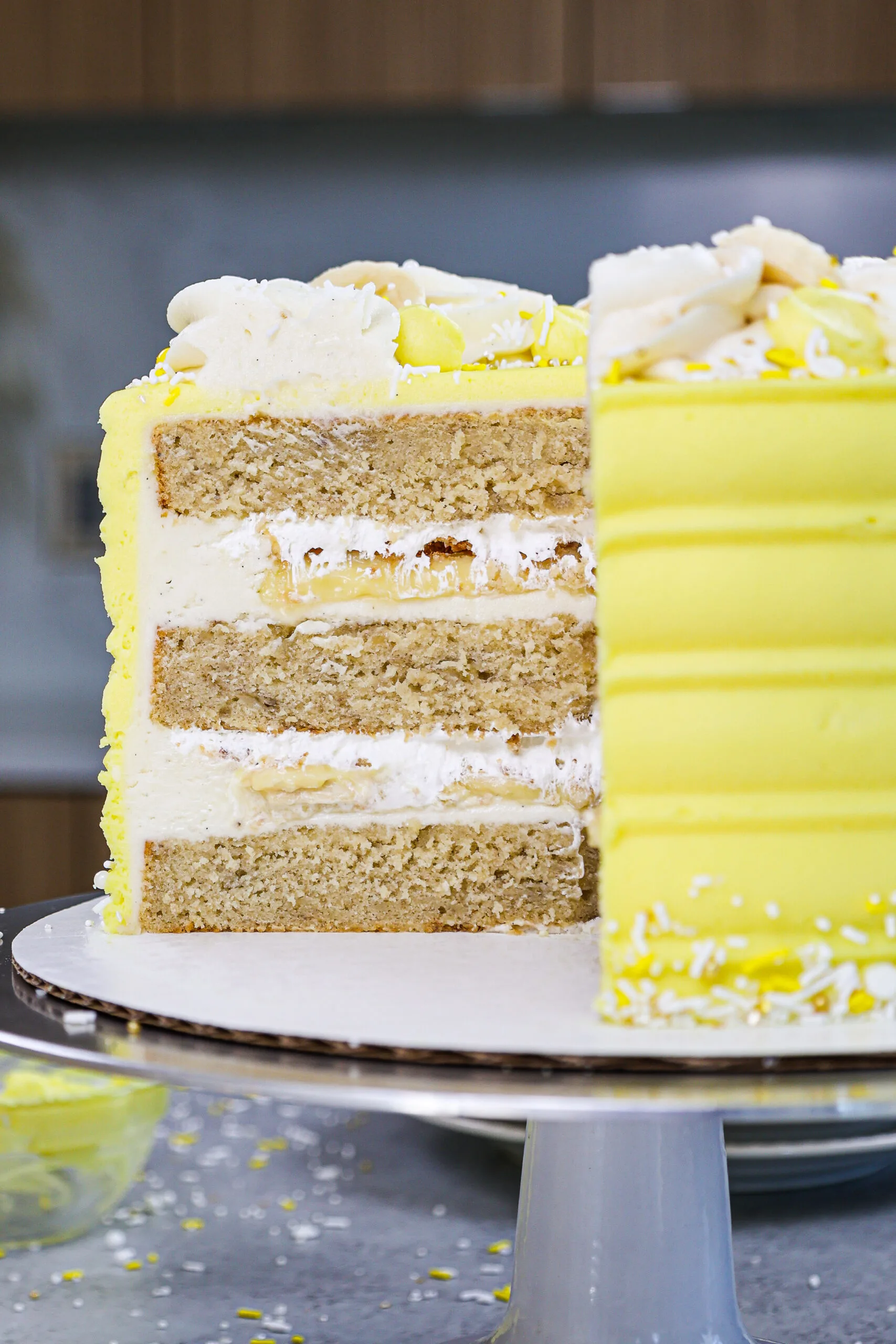 image of a cross section of a banana pudding cake showing it's layers of banana cake and banana pudding filling