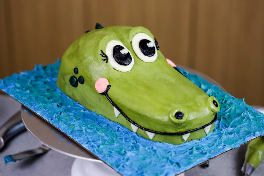 image of crocodile cake made with buttercream and vanilla cake layers