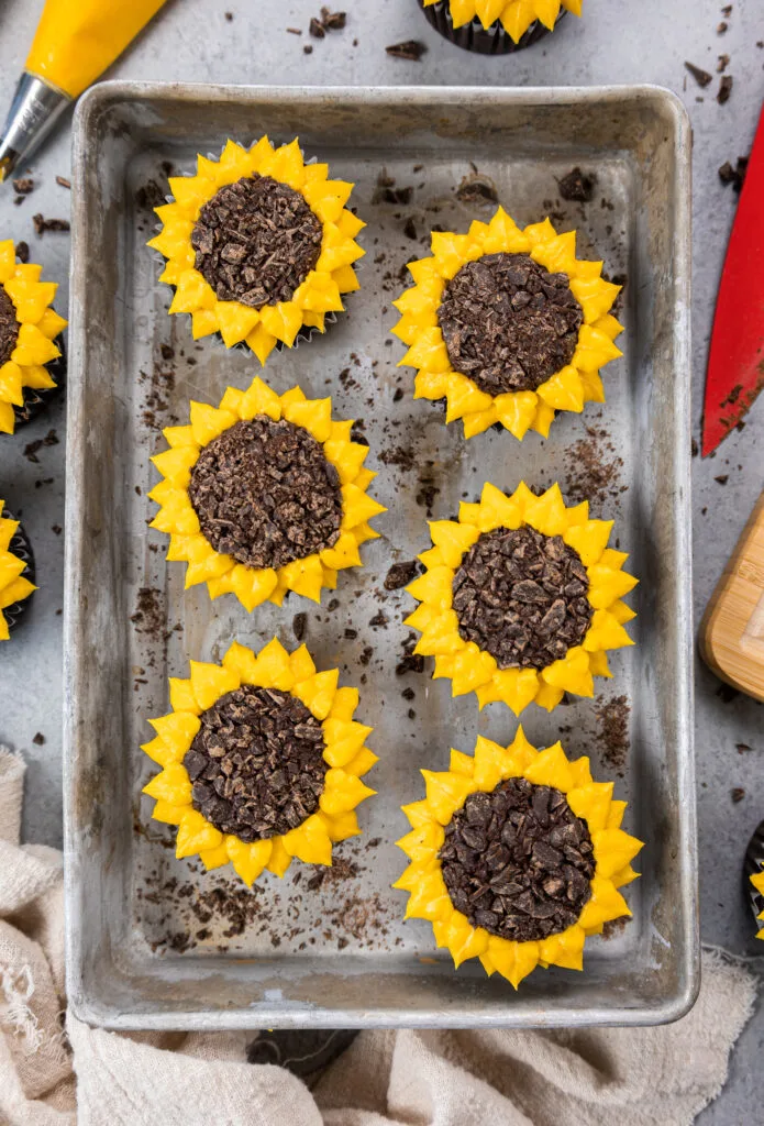 image of sunflower cupcakes