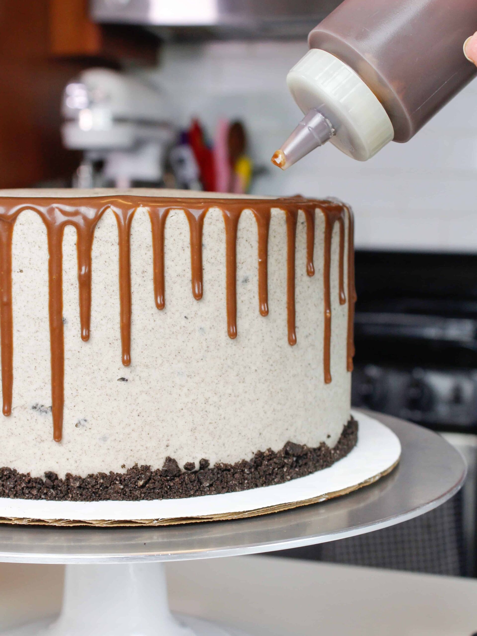 photo adding chocolate drip onto an oreo cake