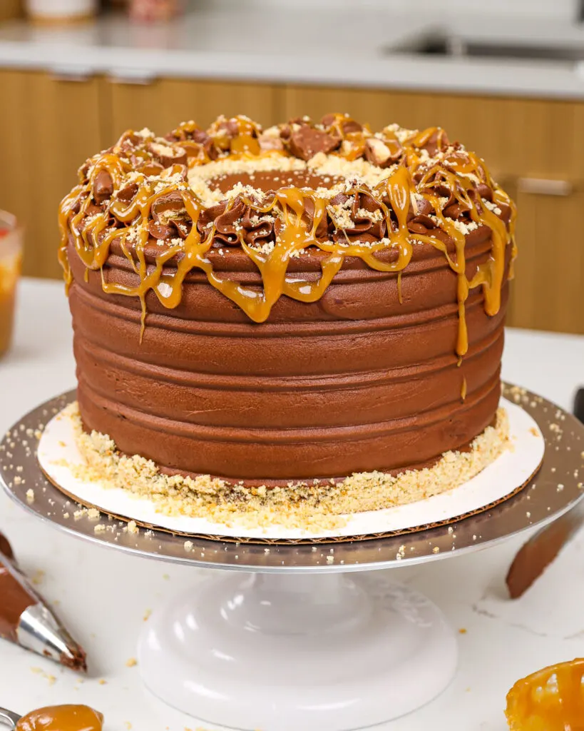 Twix Cake With Caramel Buttercream - Baking Beauty