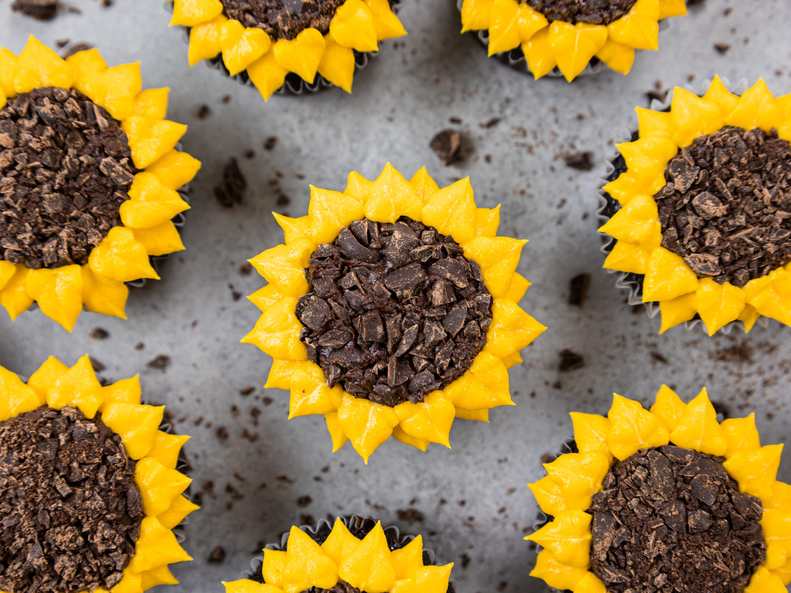 image of adorable and easy sunflower cupcakes made with buttercream frosting