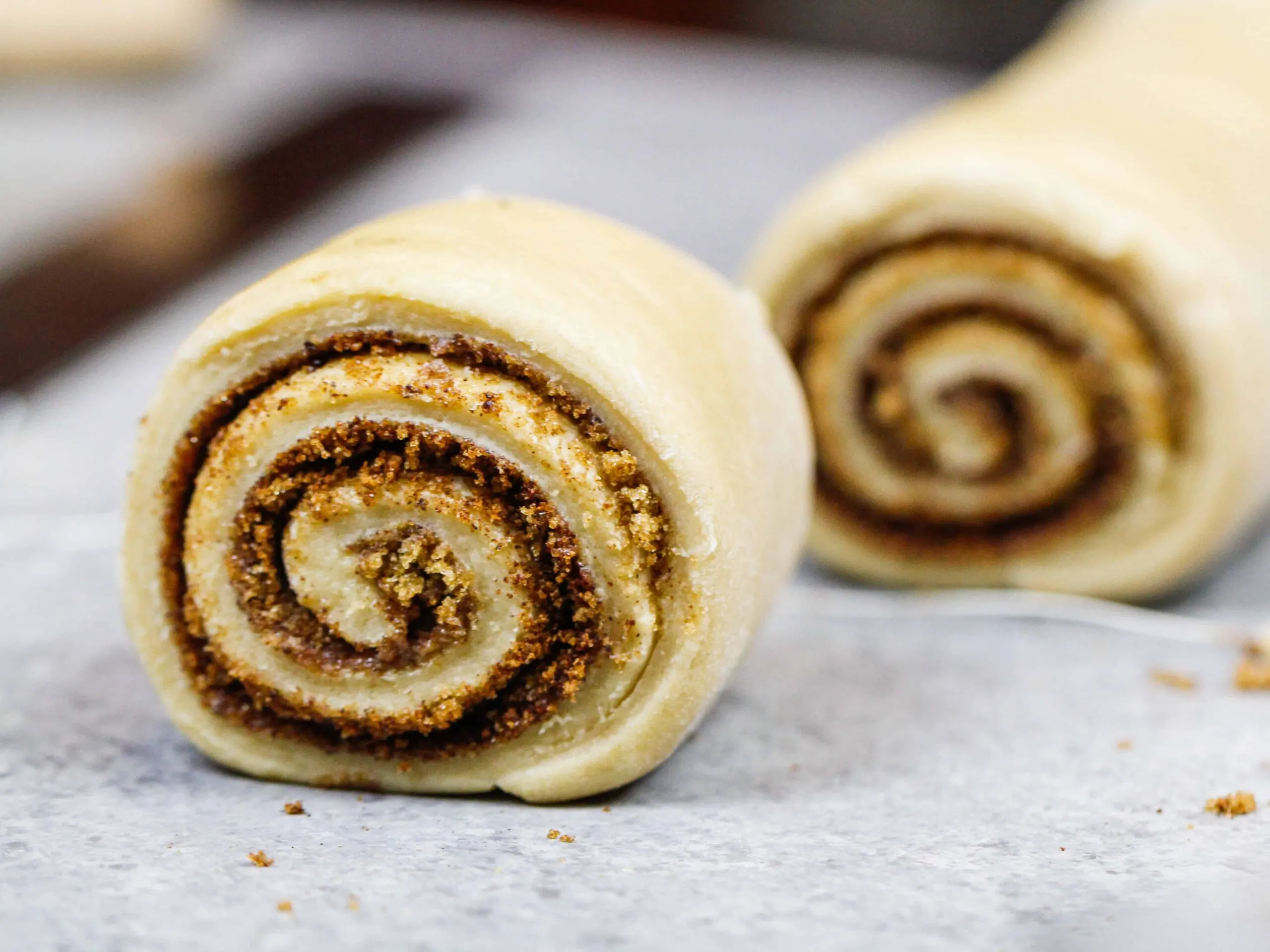 image of cinnamon rolls that have been cut very cleanly using floss instead of a knife