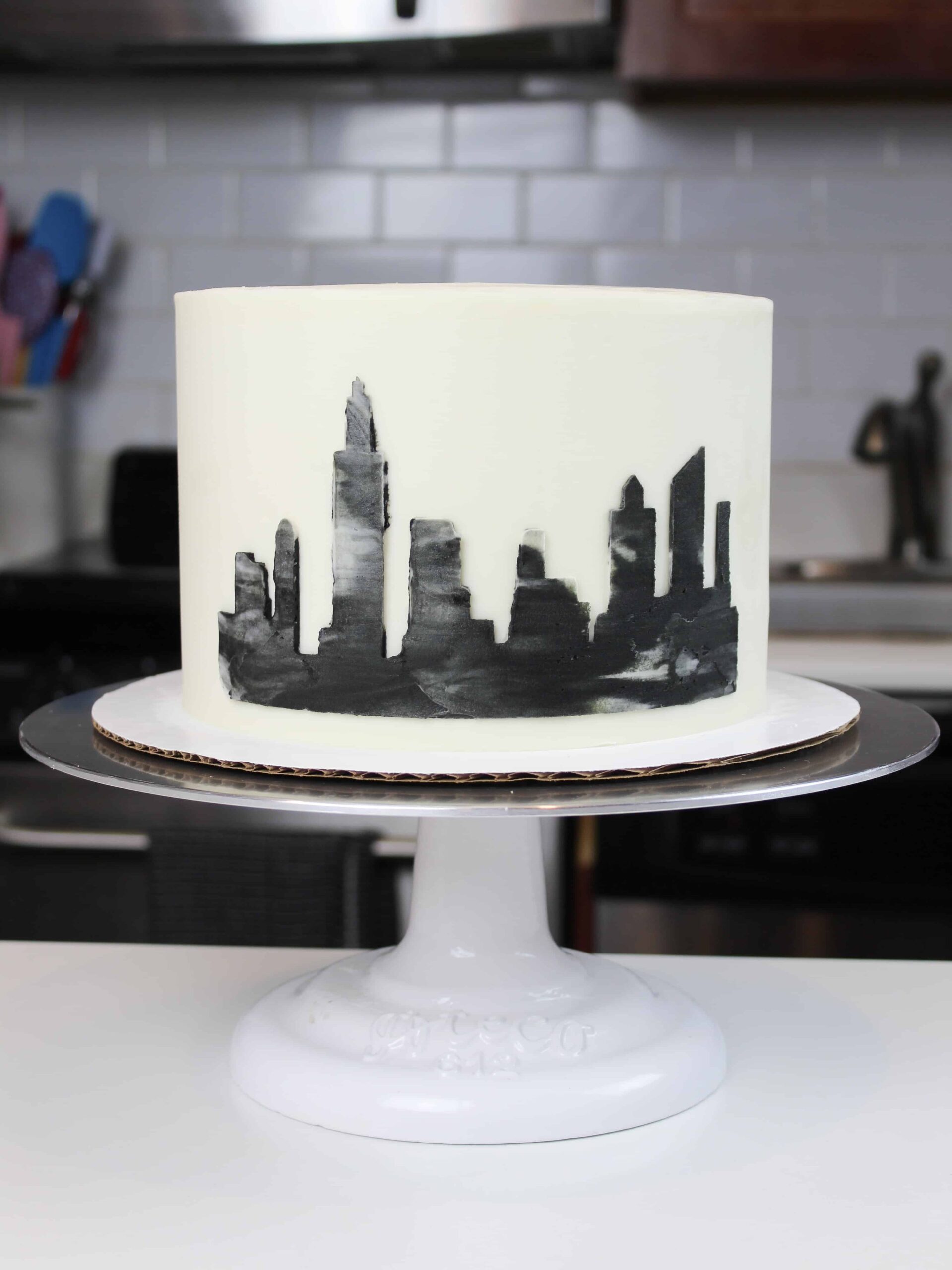 image of NYC skyline cake