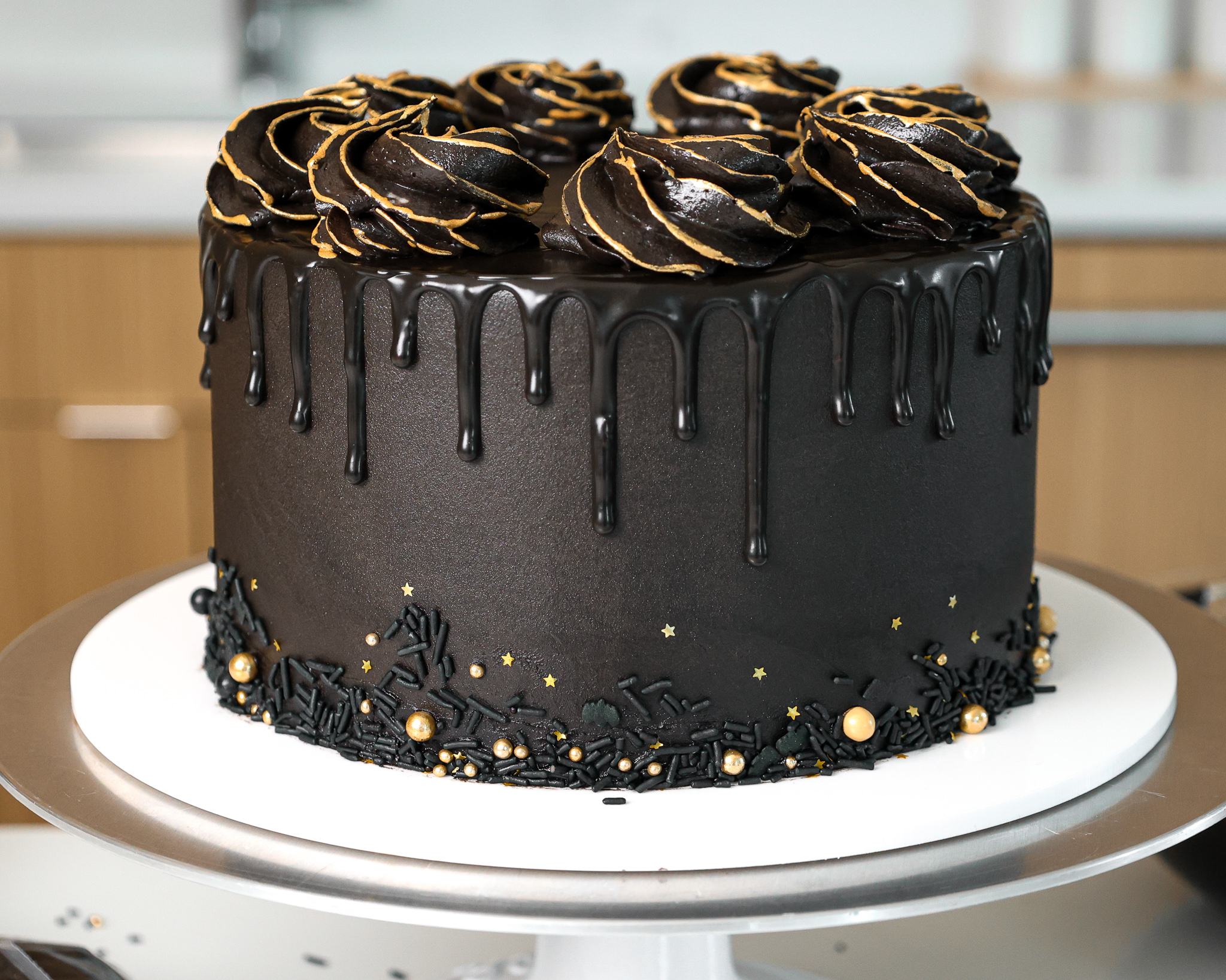 Details more than 76 black cake images super hot - awesomeenglish.edu.vn