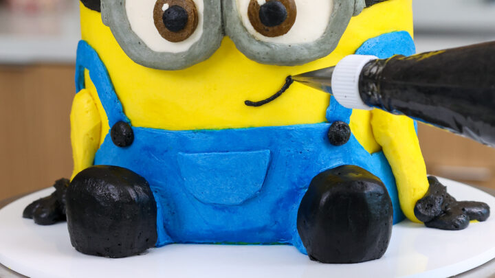 Minions Stuart, Kevin and Bob Cupcake Toppers – Bling Your Cake