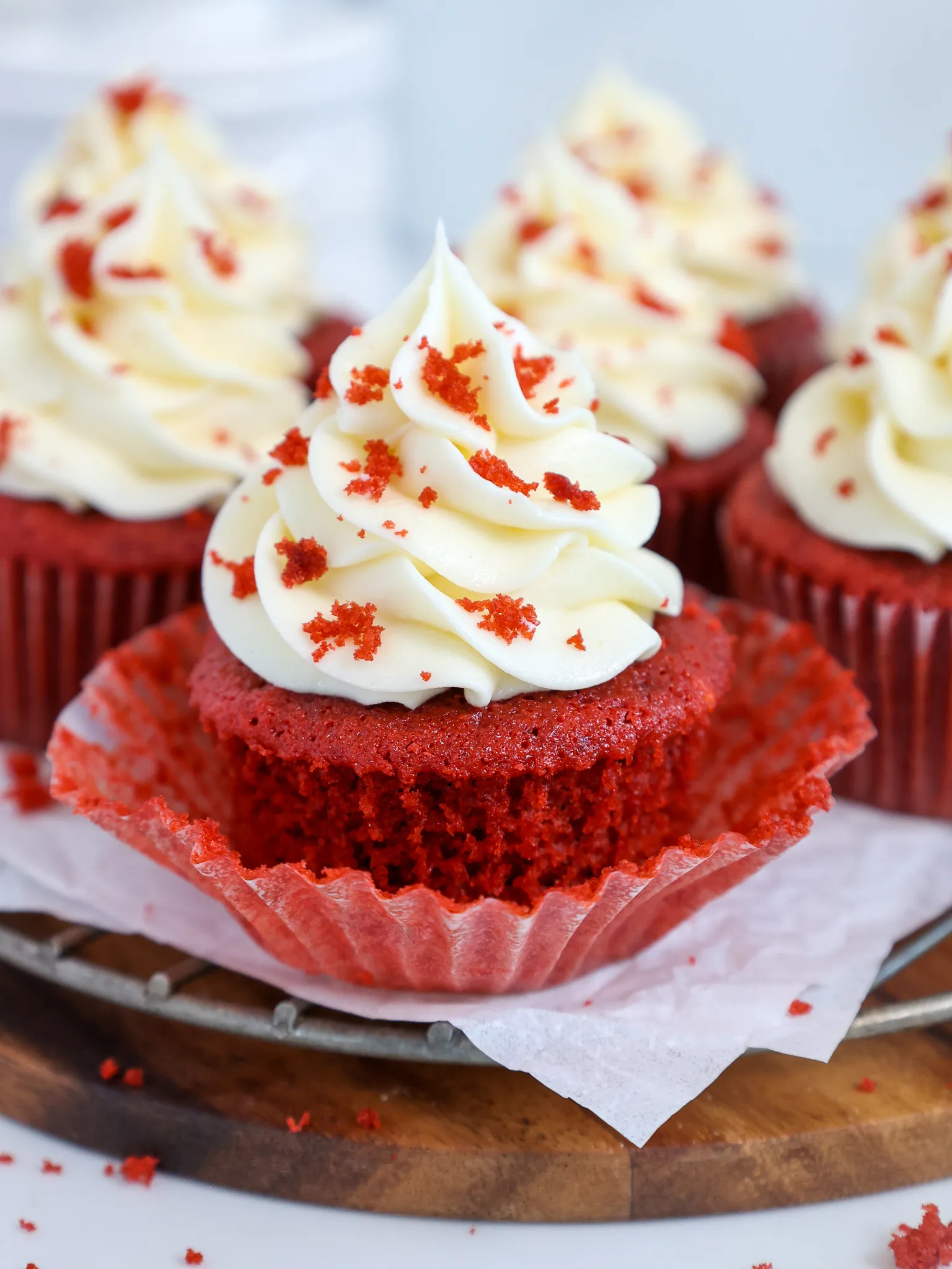 https://chelsweets.com/wp-content/uploads/2022/07/unwrapped-finished-red-velvet-cupcakesv1.jpg.webp