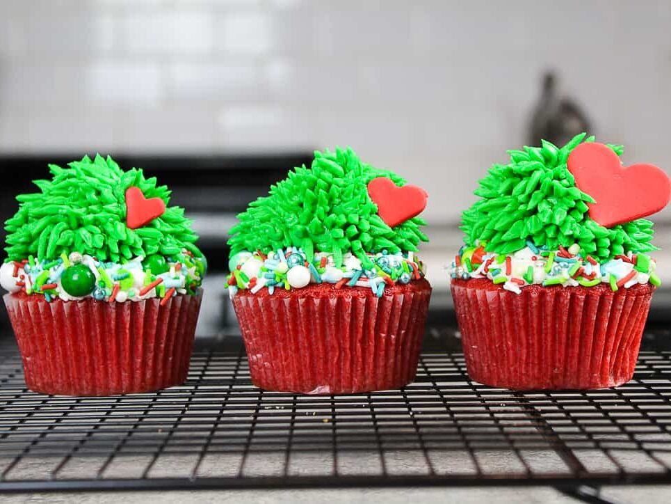 image of grinch cupcakes with hearts that grow 3x in size