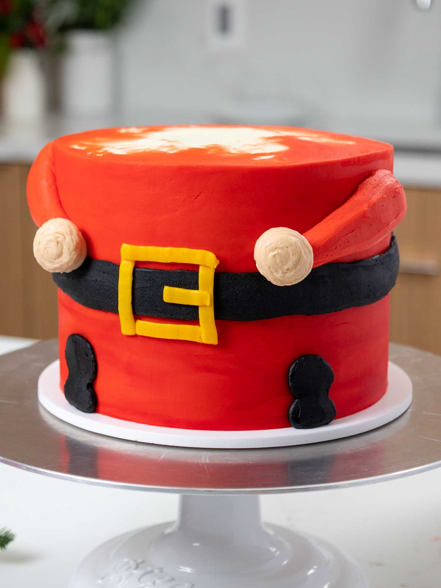 Santa Cake: Easy & Delicious Buttercream Cake Recipe