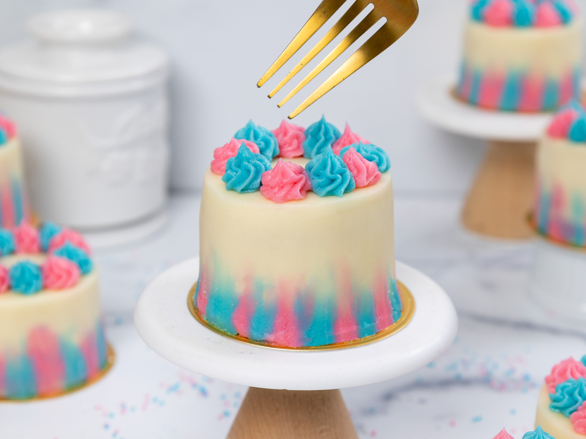 Mini Gender Reveal Cakes - Adorable Dessert Idea