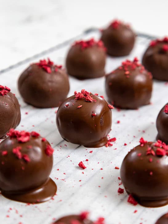 Raspberry Chocolate Truffles - Easy, 6-Ingredient Recipe