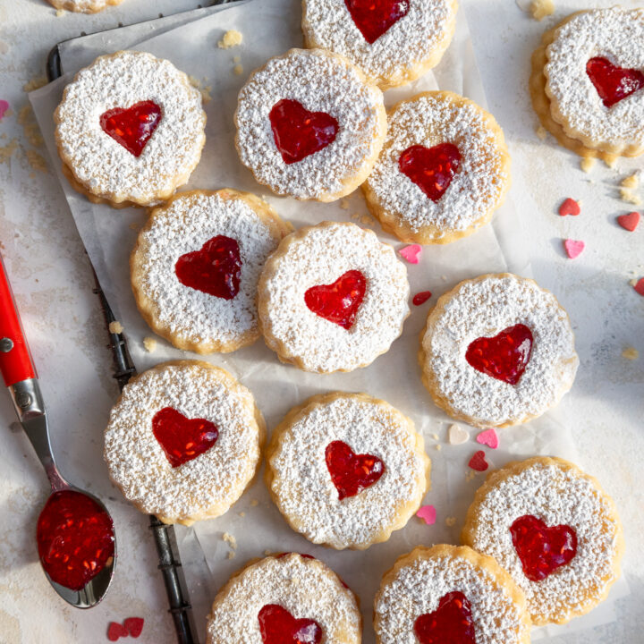 Raspberry Linzer Cookies: Delicious and Easy Recipe