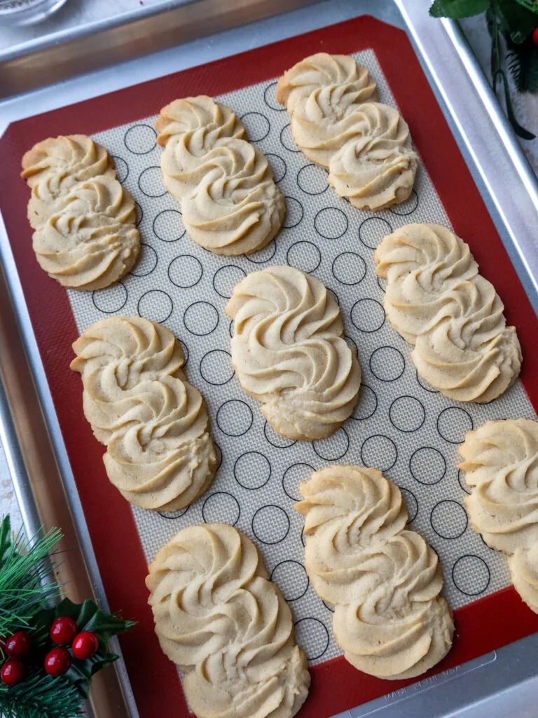 image of baked butter cookies