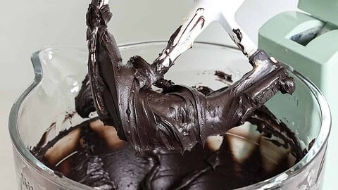How Can I Make Black Icing: Easy Steps for Perfect Dark Frosting