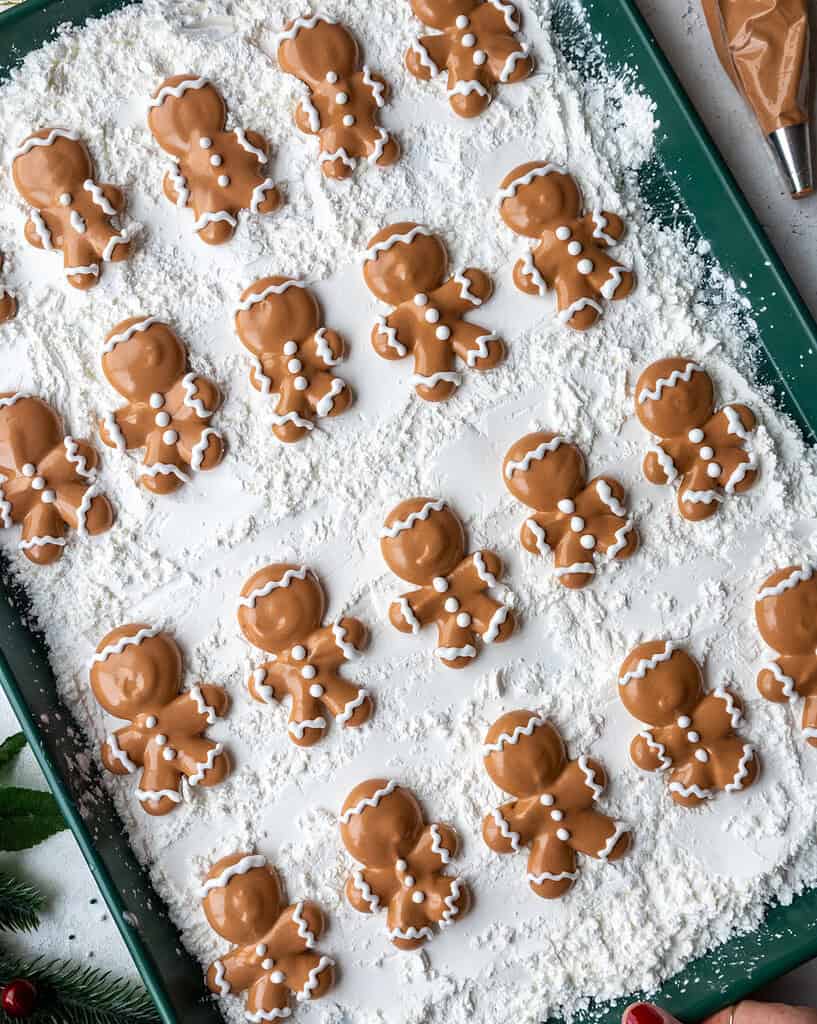 image of adorable gingerbread men marshmallows